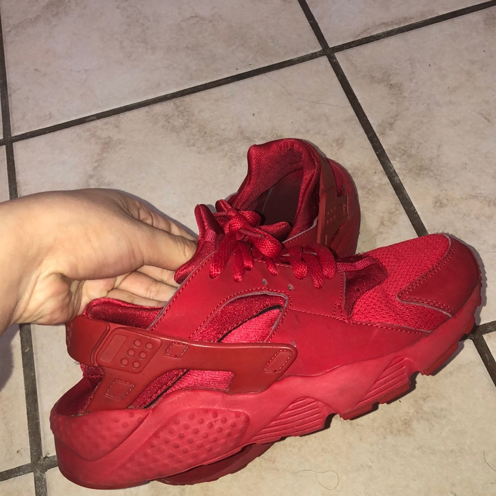 Red Huaraches woman size 6